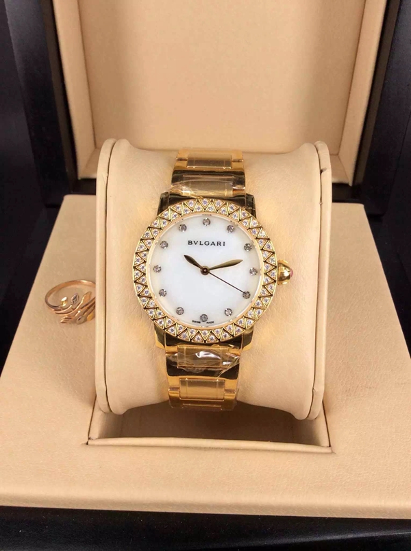 ブルガリ時計正面デザイン